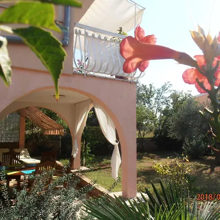 Steblaj 아파트 풀라